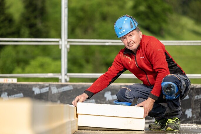 Bauarbeiterin Flachdach (a) 80-100%, 1. Bild