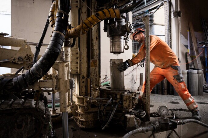 Baumaschinenmechanikerin (a) 80 – 100%, 1. Bild