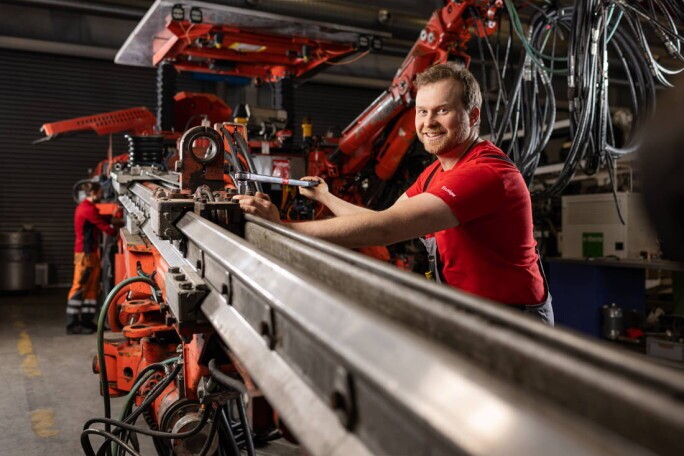 Baumaschinen- oder Landmaschinenmechanikerin Strassenbau (a) 80-100%, 1. Bild